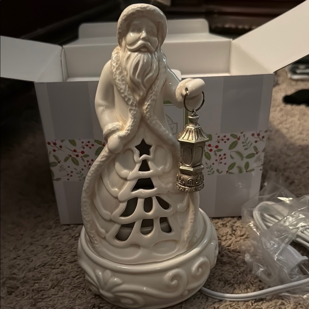 Scentsy Festive Old World Santa wax warmer - Picture 6 of 6